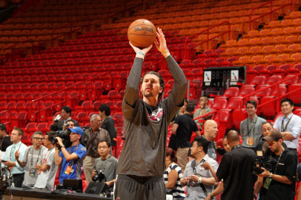 他不仅依靠 他不仅依靠