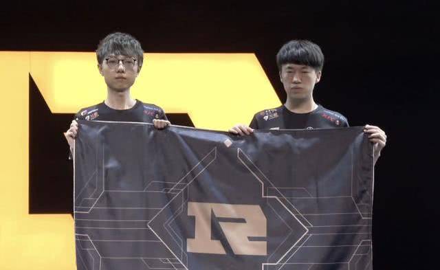 演着重要角 演着重要角