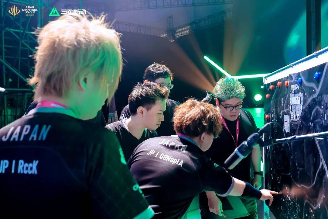 主教练在中 主教练在中