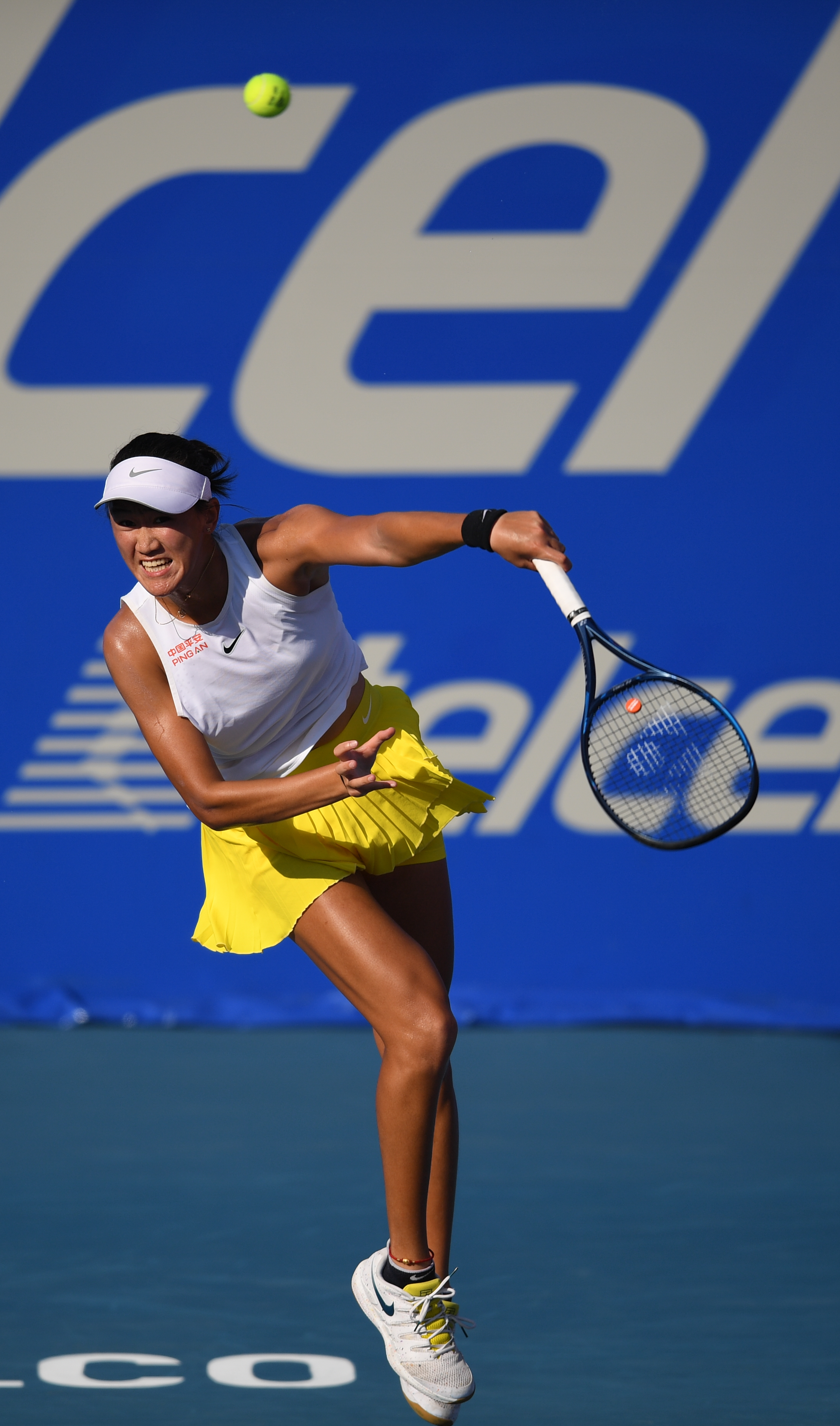 展示了年轻 展示了年轻