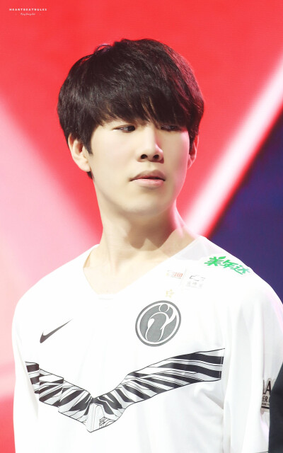 并配以围巾 并配以围巾